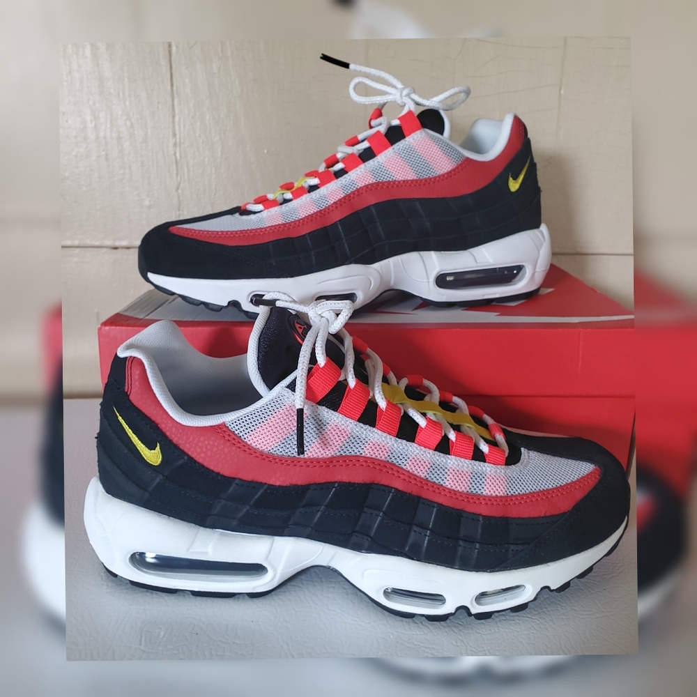 MEN'S NIKE AIR MAX 95 ESSENTIAL SNEAKERS